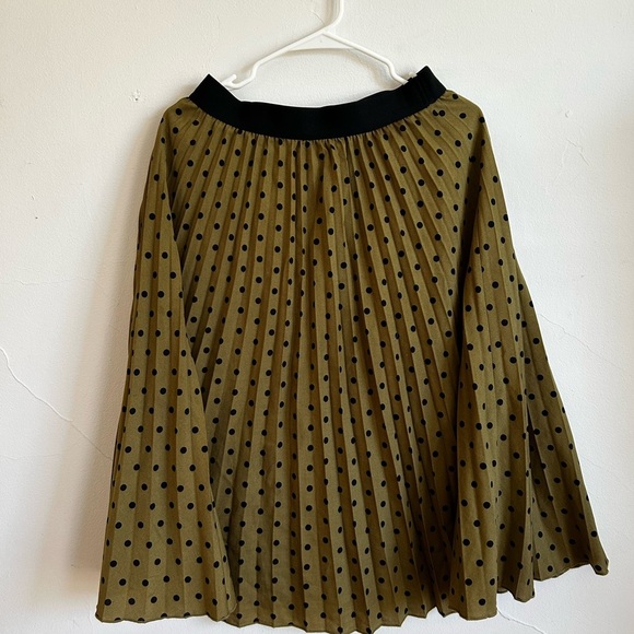 *Excellent Pre-Loved* Hem & Thread Olive Skirt with Black Dots - Picture 4 of 4